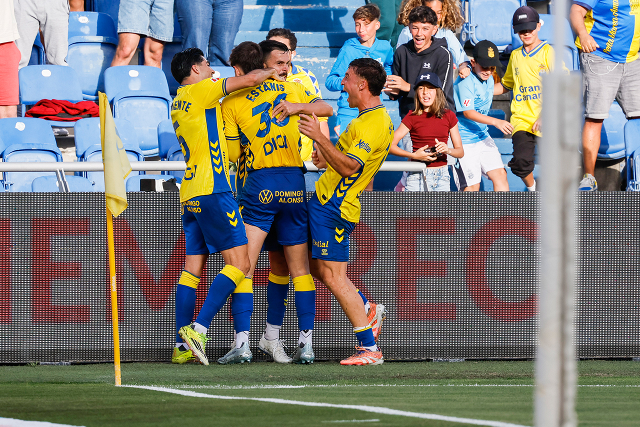 Jugadores de la UD Las Palmas celebran un gol en un partido donde cada punto empieza a pesar en la recta final del campeonato	 - Foto: LALIGA